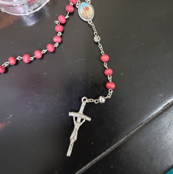 Rose 🌹 Petal Vatican Souvenir Rosaries - Picture 4 of 5